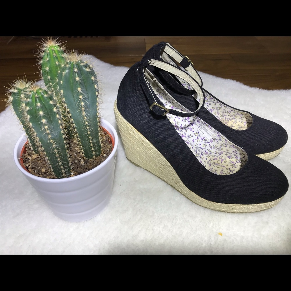 Wedge shoes